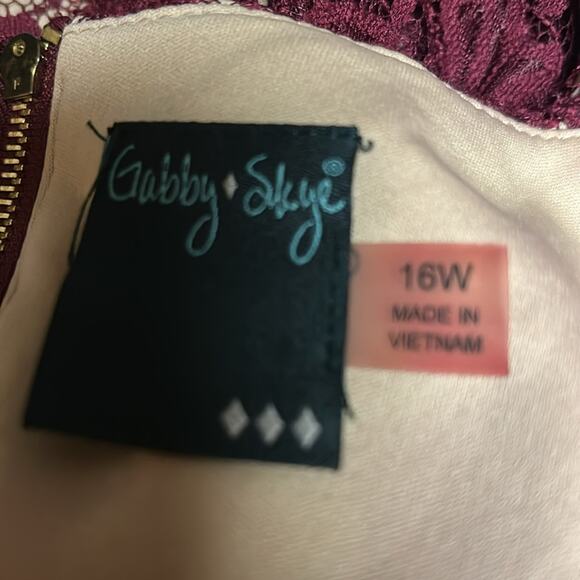 ⭐️Gabby Skye Lace Maroon Fit & Flare Sleeveless Illusion Overlay Party Dress - Picture 13 of 15